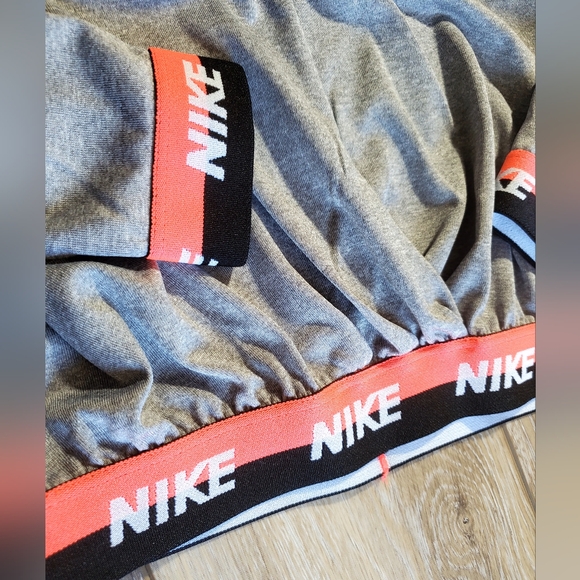 Nike DRI-FIT pullover, hooded, cropped long sleeve workout top. Sizes 2T, 4T - Picture 16 of 16